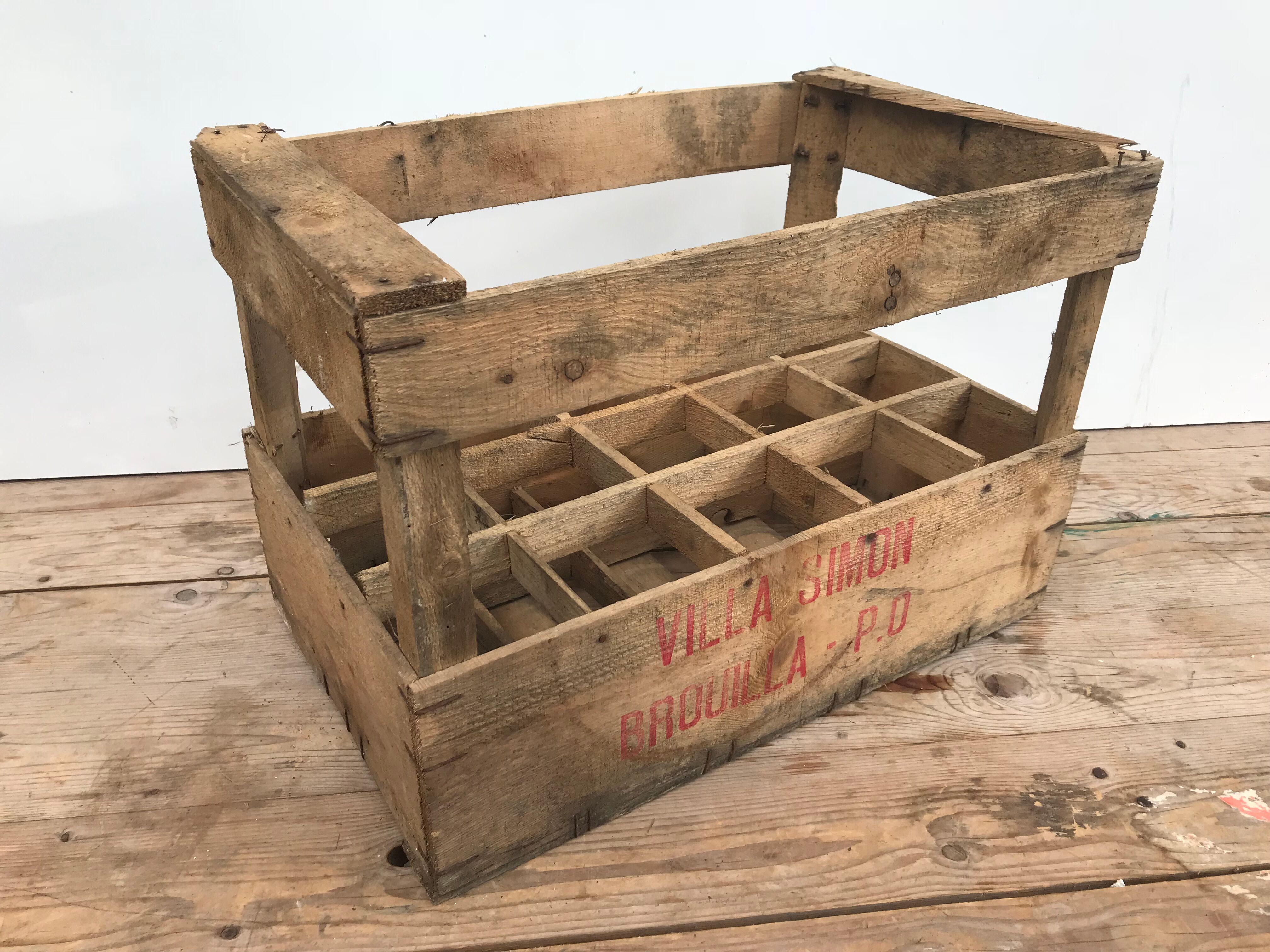 Former VILLA SIMON door bottles x 15 Vintage wooden wine box