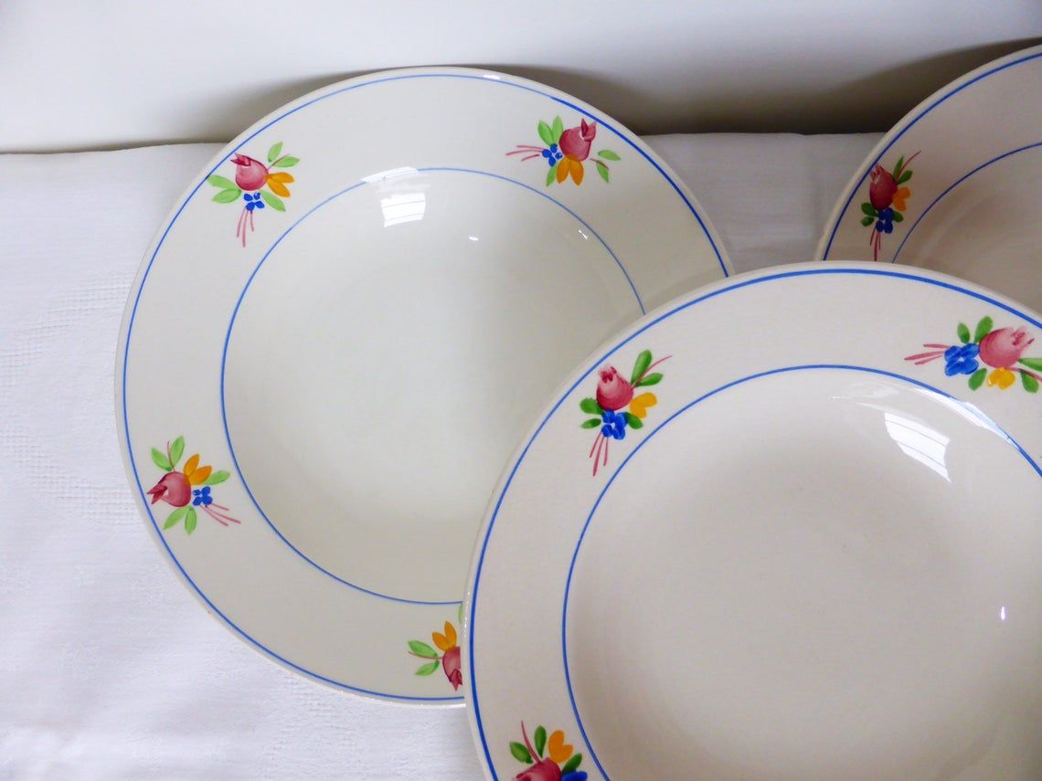 Set of 4 soup plates from the Gien factory, Nice model, in porcelain