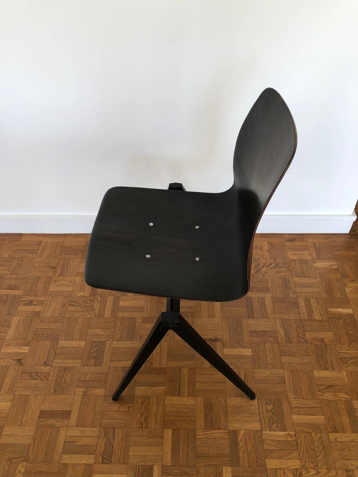 Chaise Galvanitas réédition S22 ébène et noire