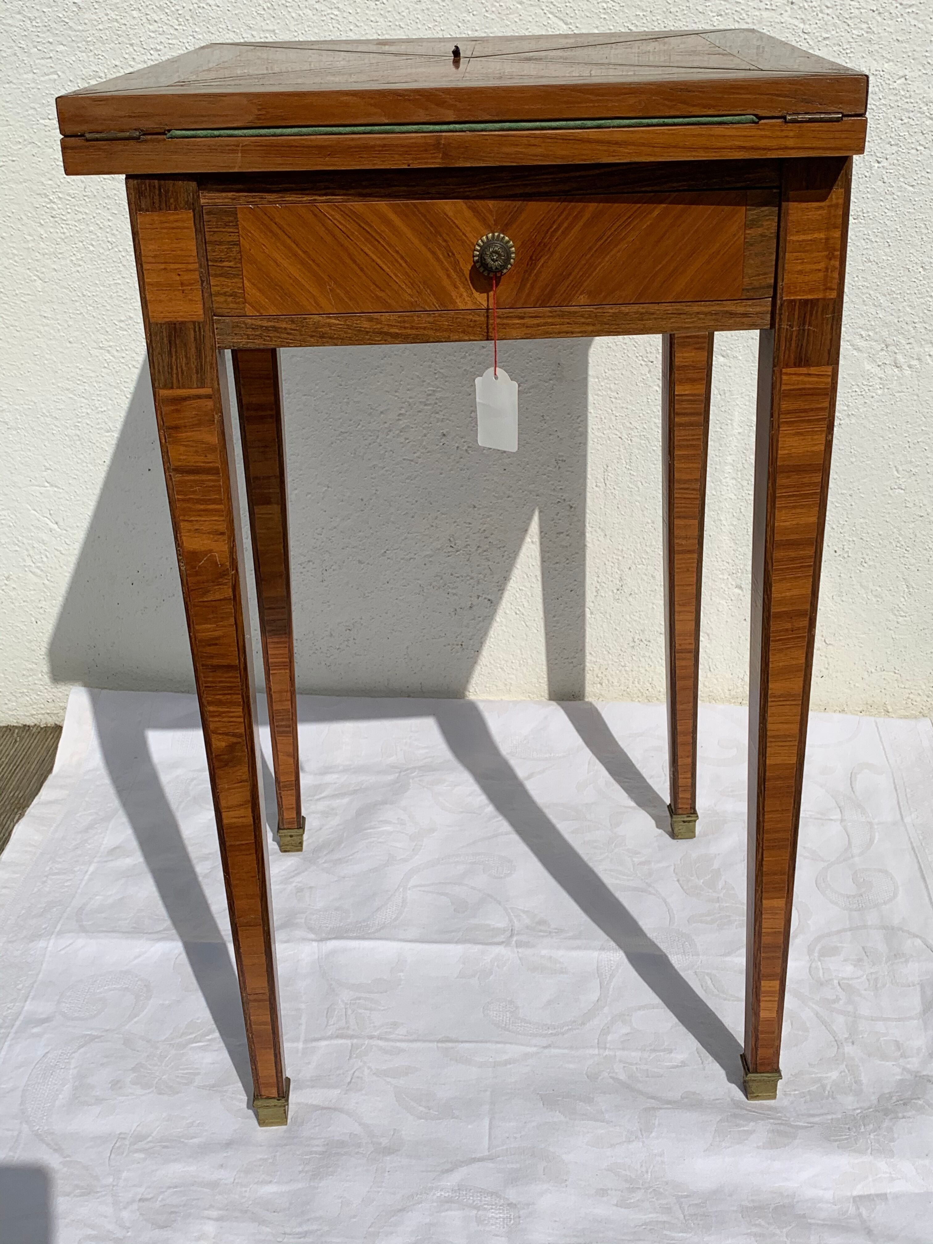 Game table called handkerchief