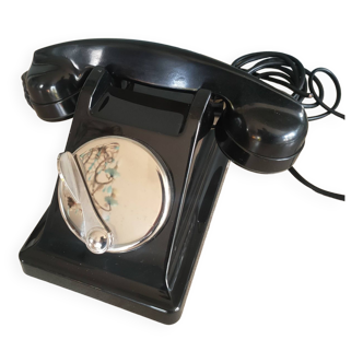 telephone from the 60s in black bakelite