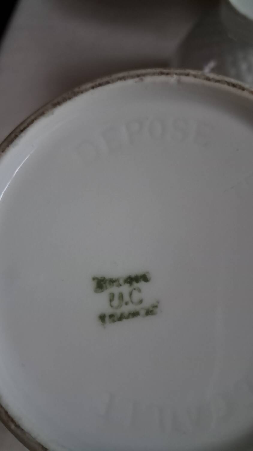 Teapot, sugar bowl, milk jug, jam jar.