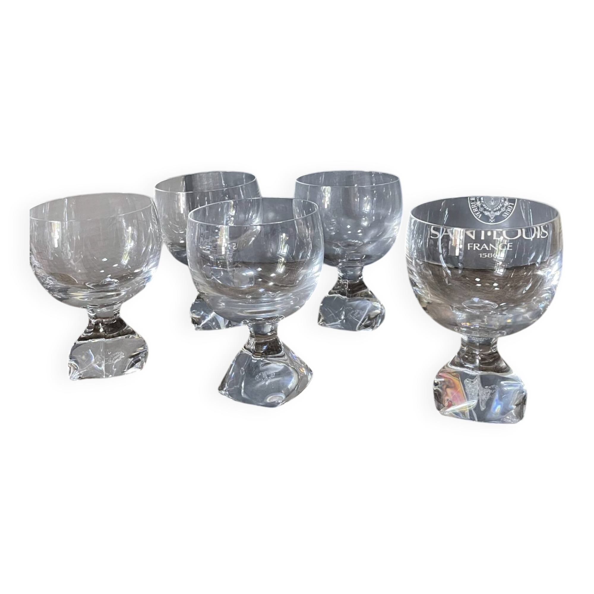 Glasses in Bordeaux from St Louis crystal.