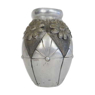 Vase Art Déco métal d'art ciselé main Duchevalier signé Luciani décor floral. Année 30