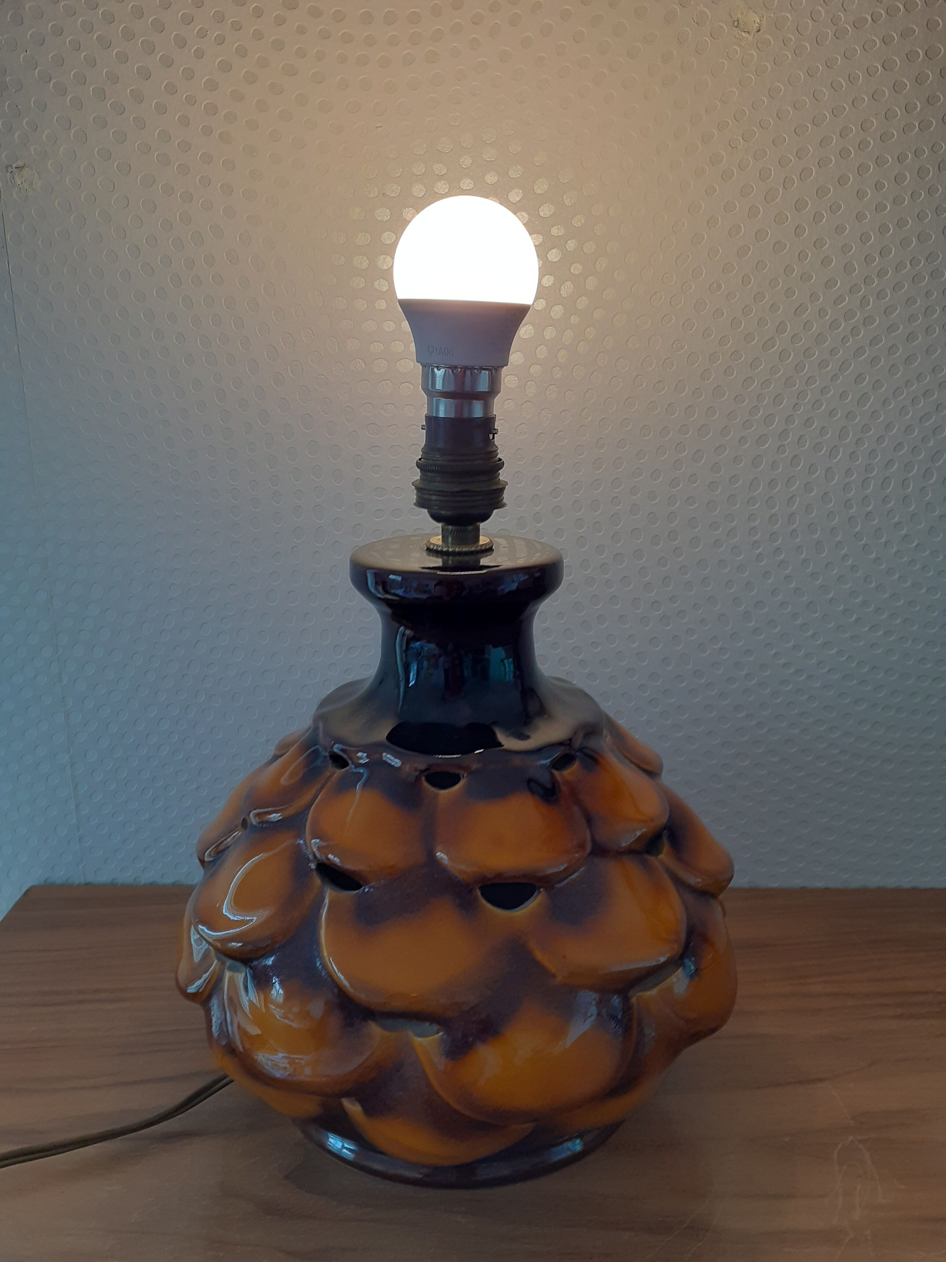 Pine cone ceramic lamp foot