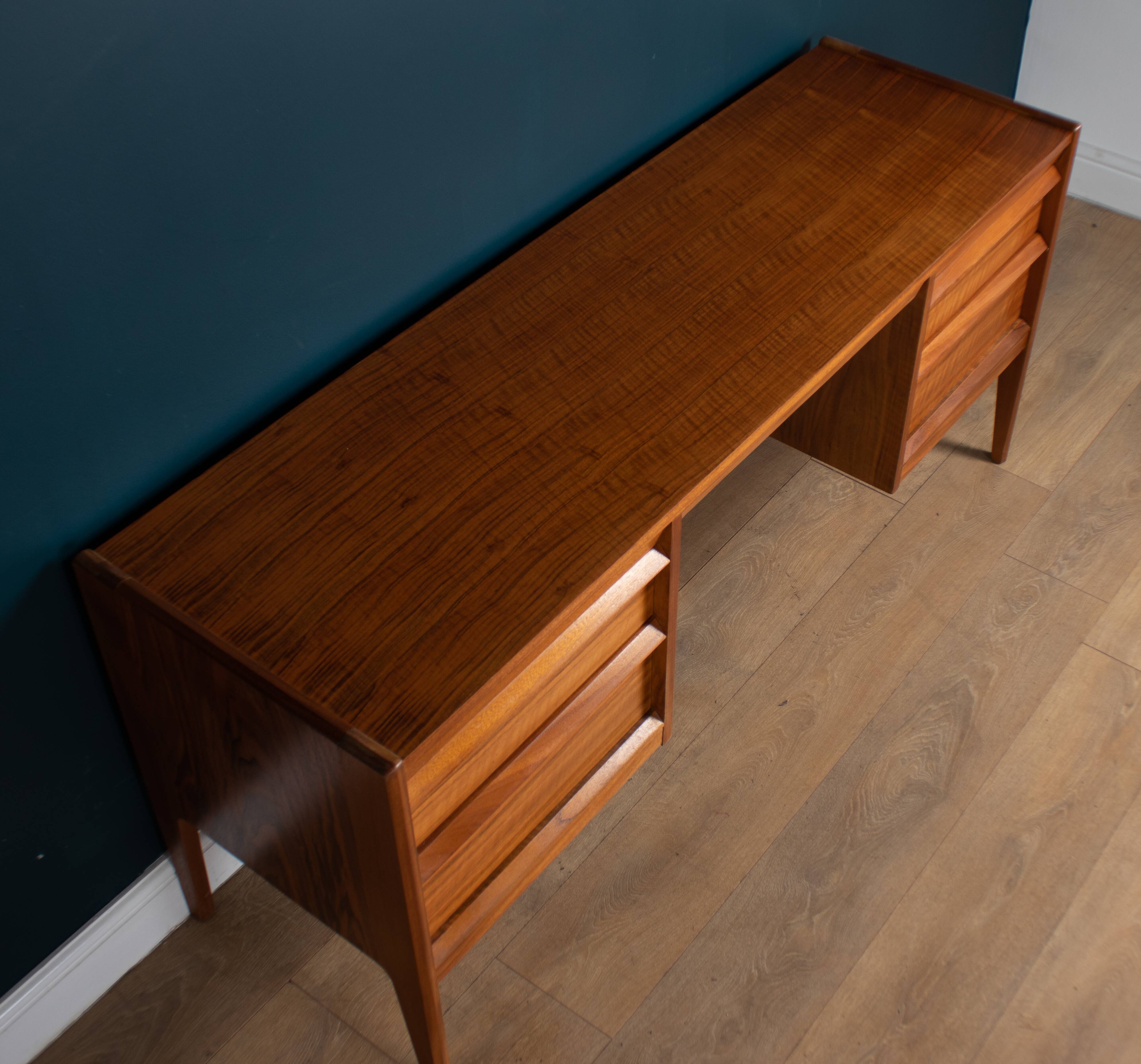 Commode de bureau rétro en noyer et palissandre par John Herbert