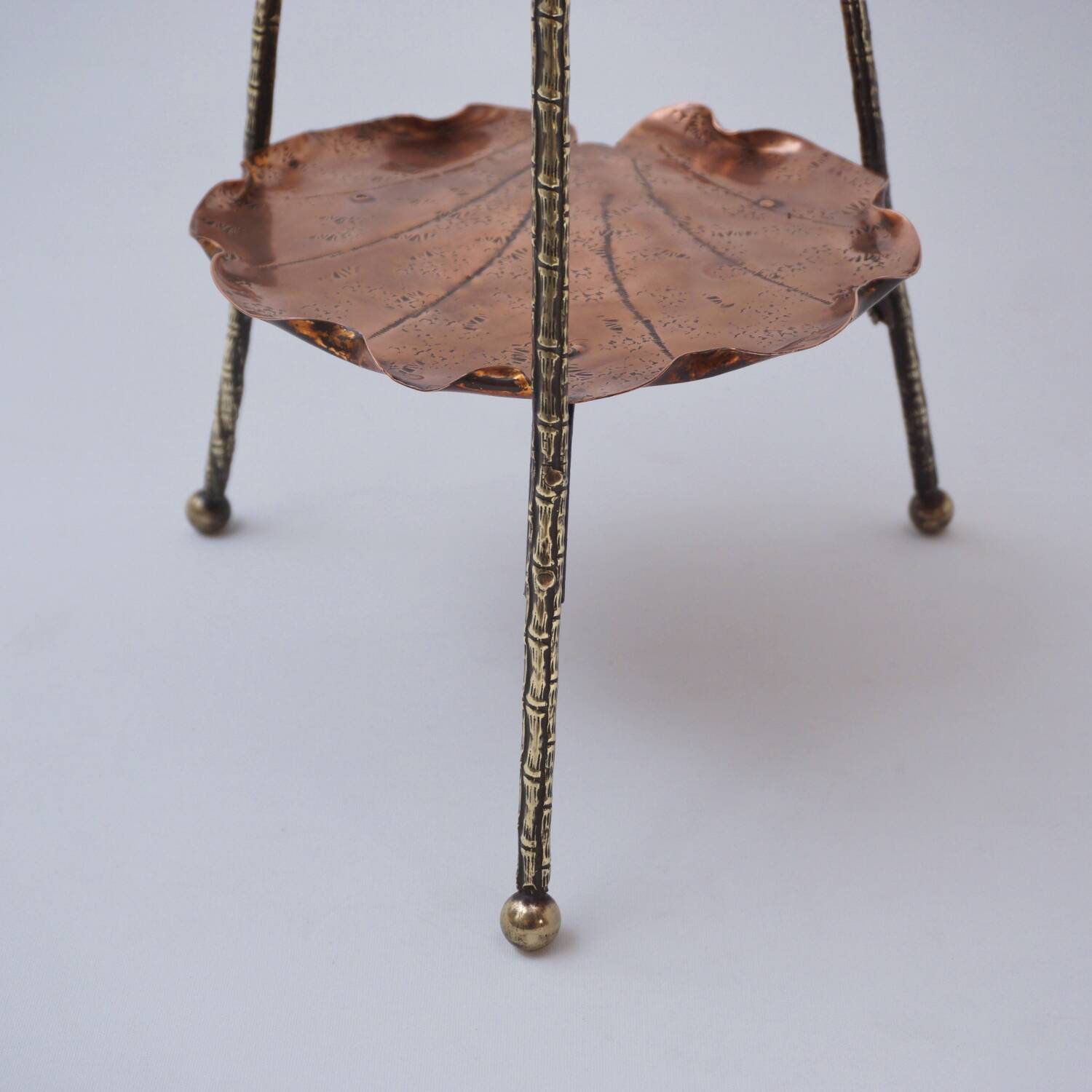 Présentoir à gâteaux antique en laiton, bambou et cuivre, acanthe, mouvement esthétique, Townshends, années 1880