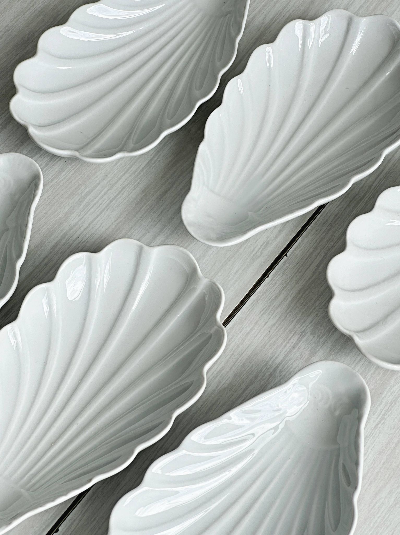 Lot de ramequins en porcelaine blanche, forme coquille nervurée