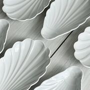 Lot de ramequins en porcelaine blanche, forme coquille nervurée