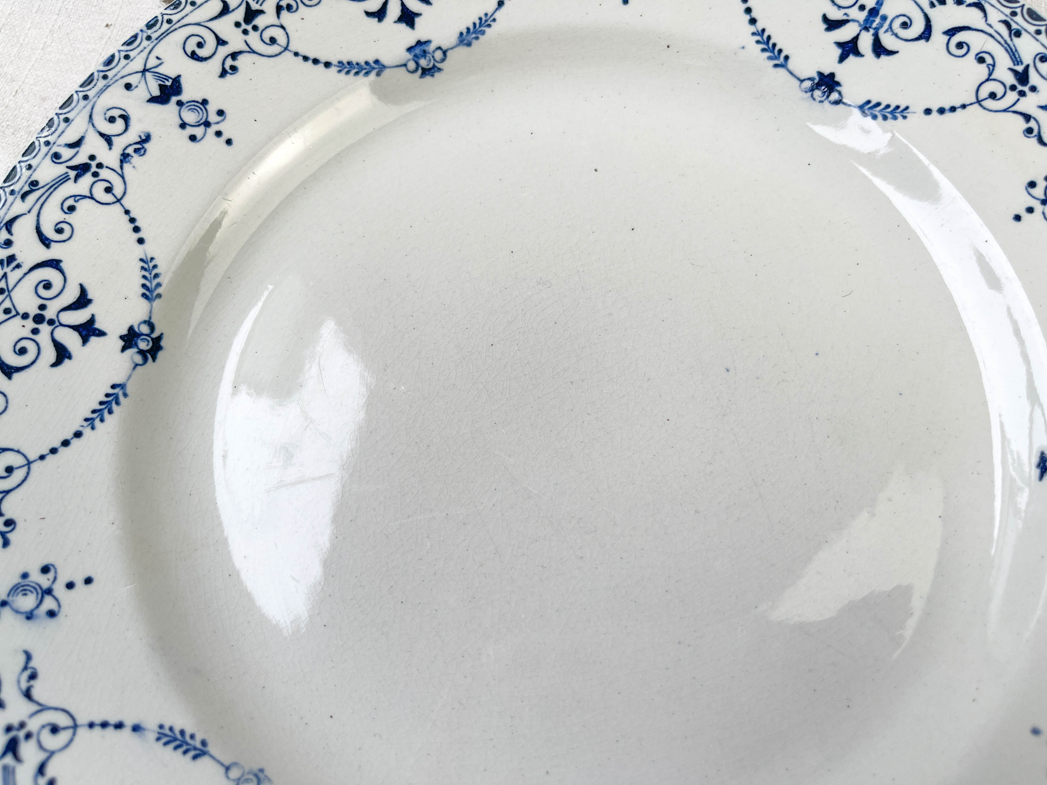 6 flat plates Terre de Fer blue red mismatched