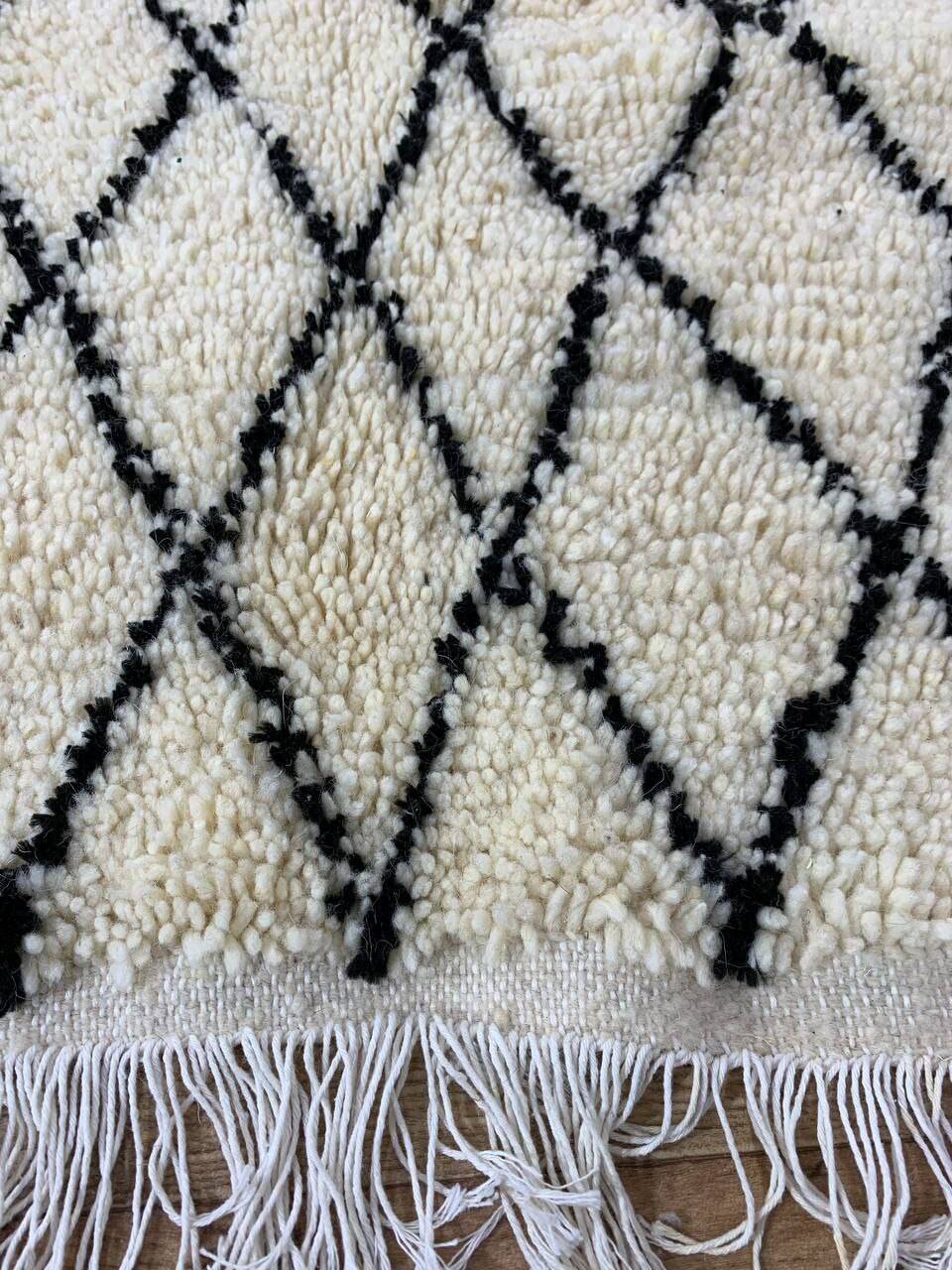 Handmade moroccan berber rug 210 x 130 cm