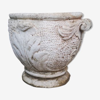 Ancien pot en ciment, fleur de Lys et acanthe