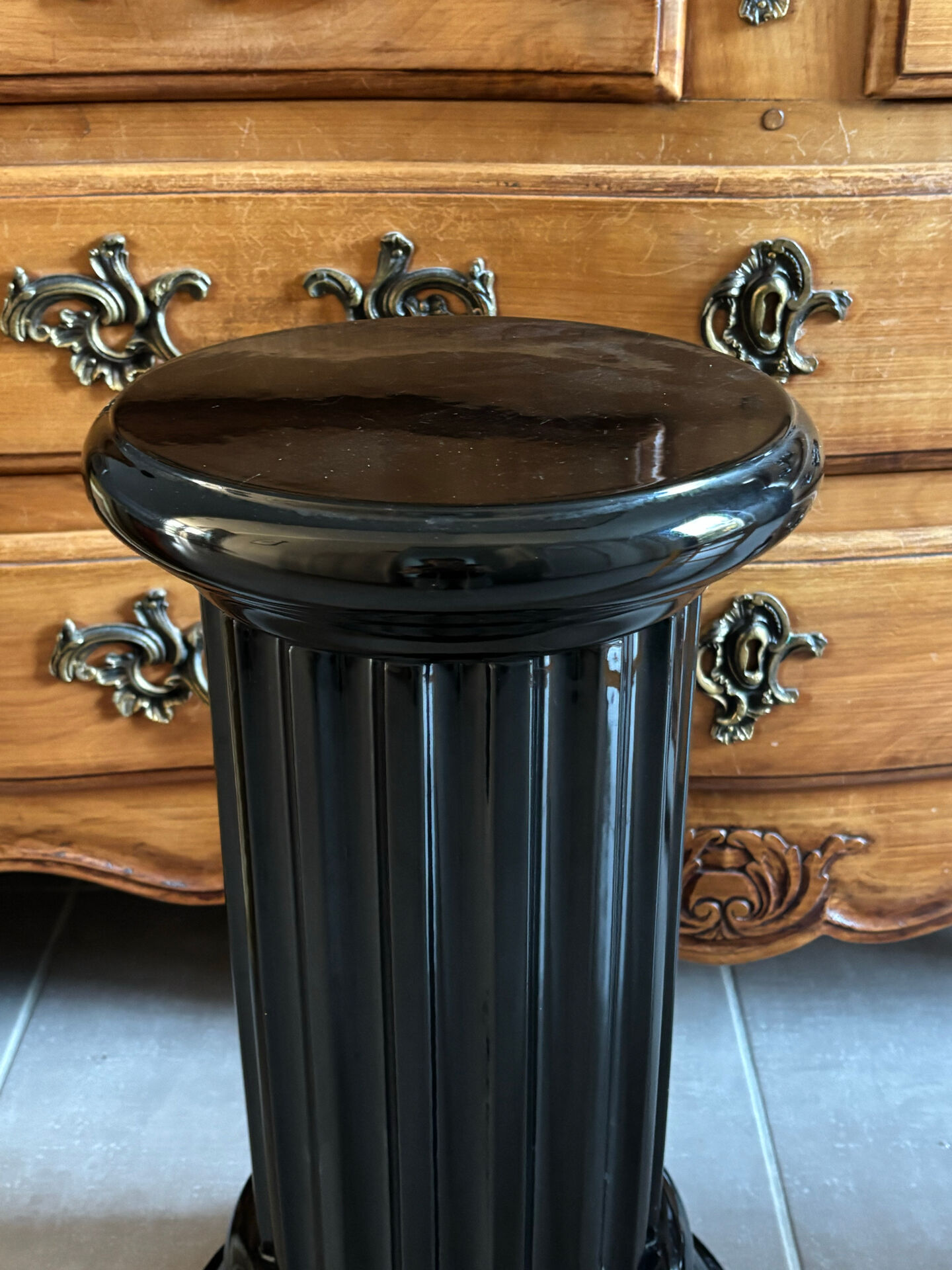 Black ceramic column