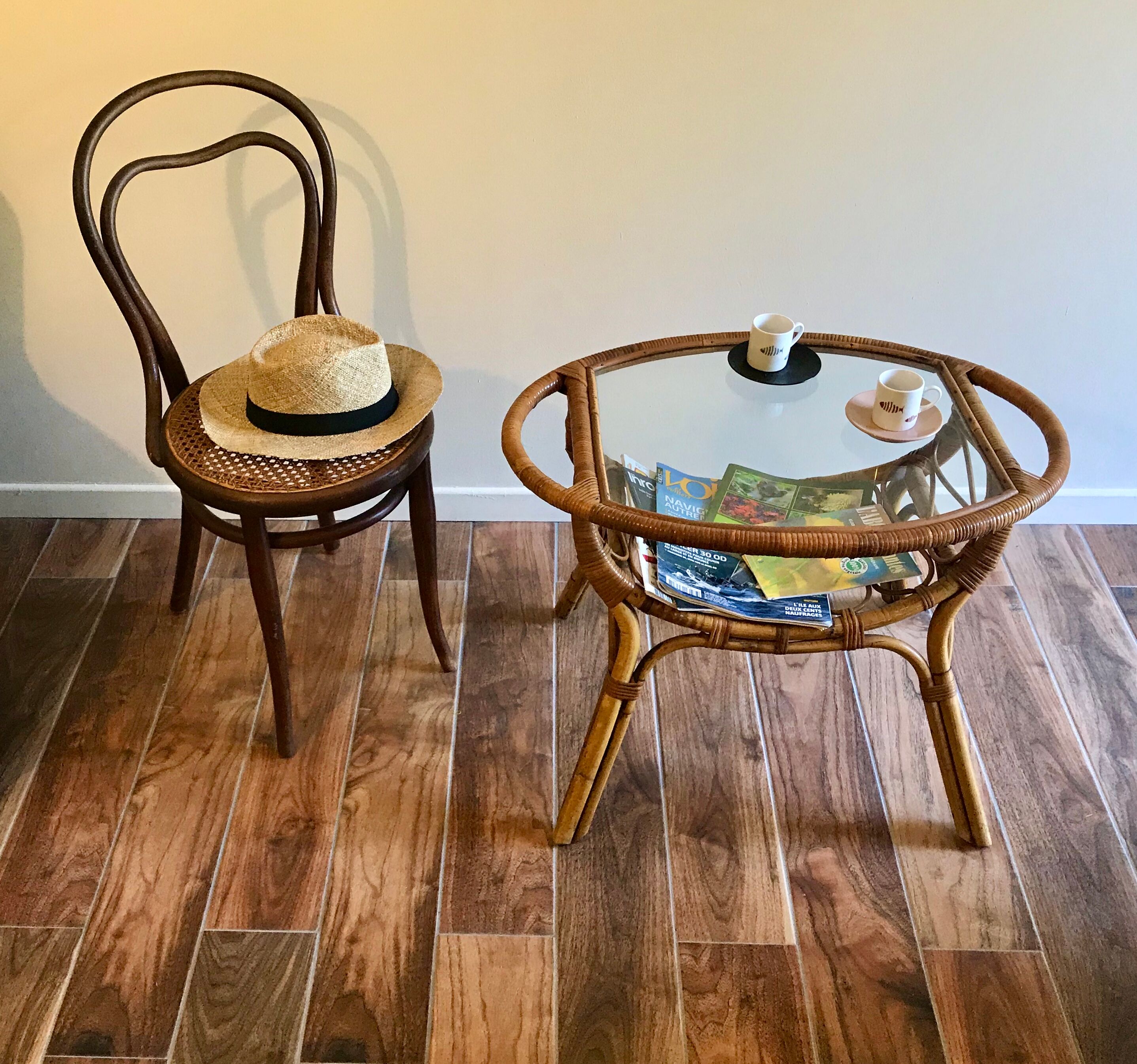 Table basse en rotin verre vintage