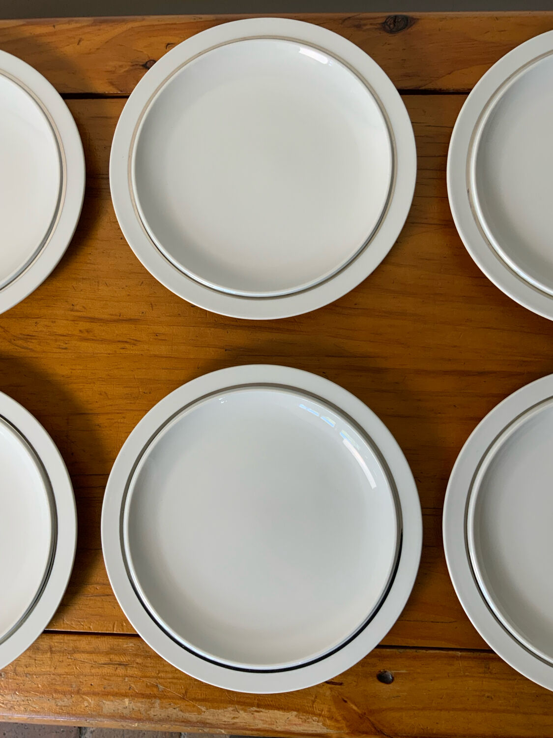 White and silver plates