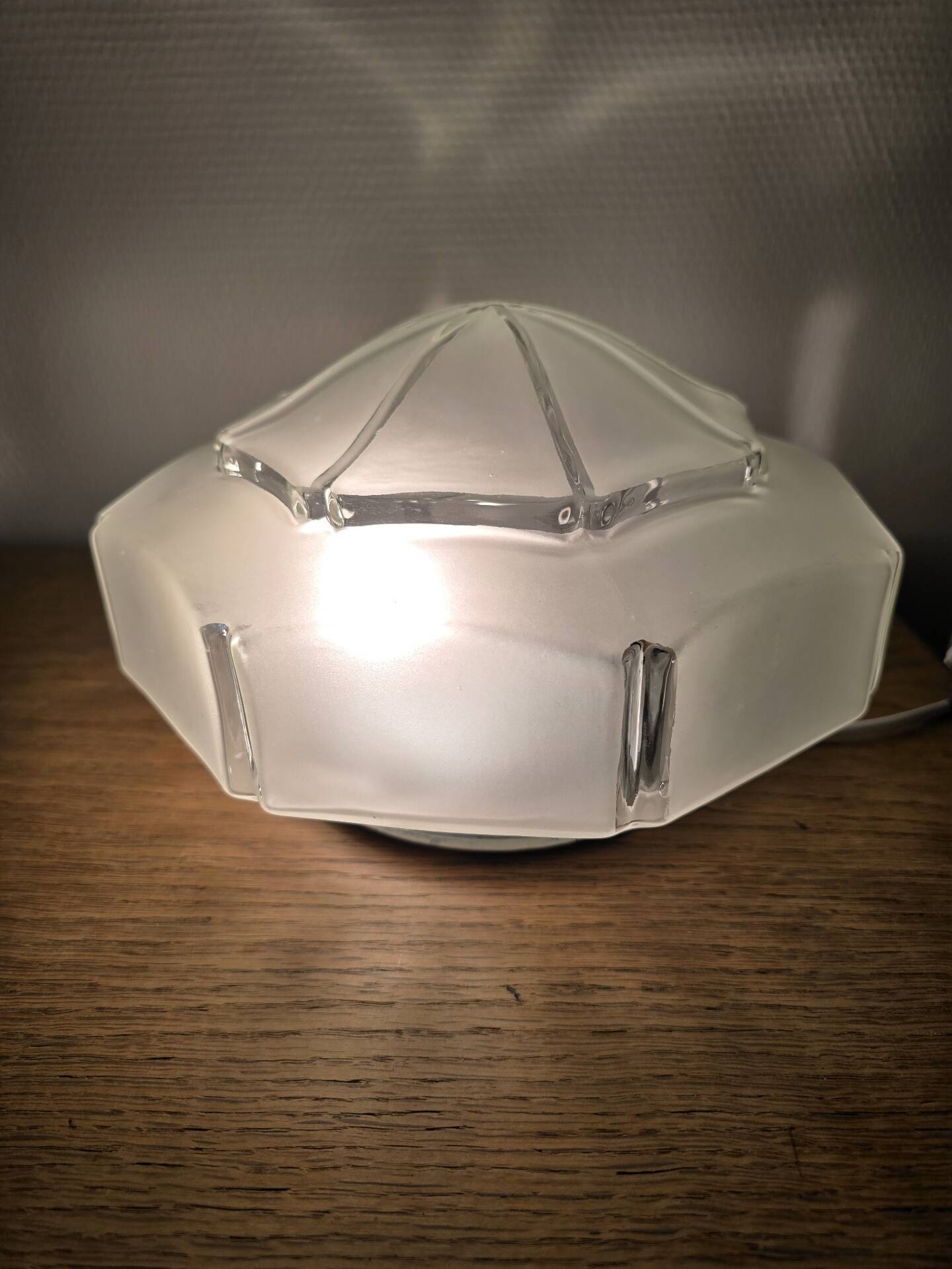 Art Deco ceiling light in frosted glass, pointed.