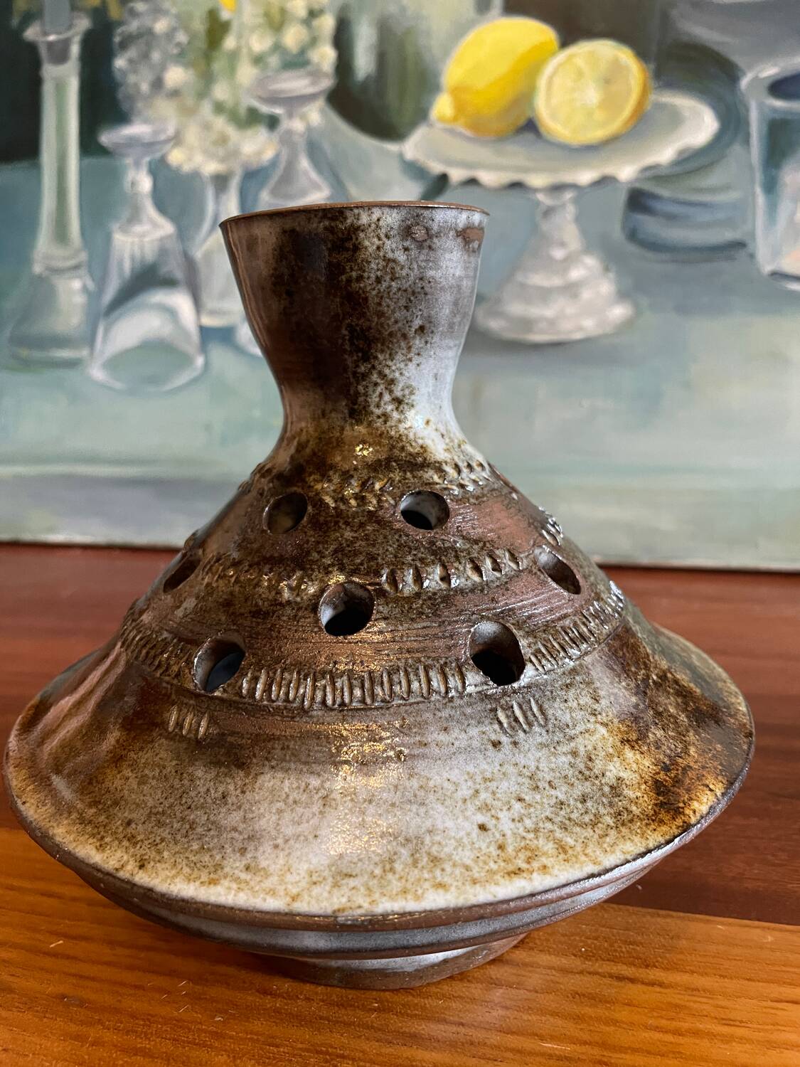 Stoneware flower vase sign