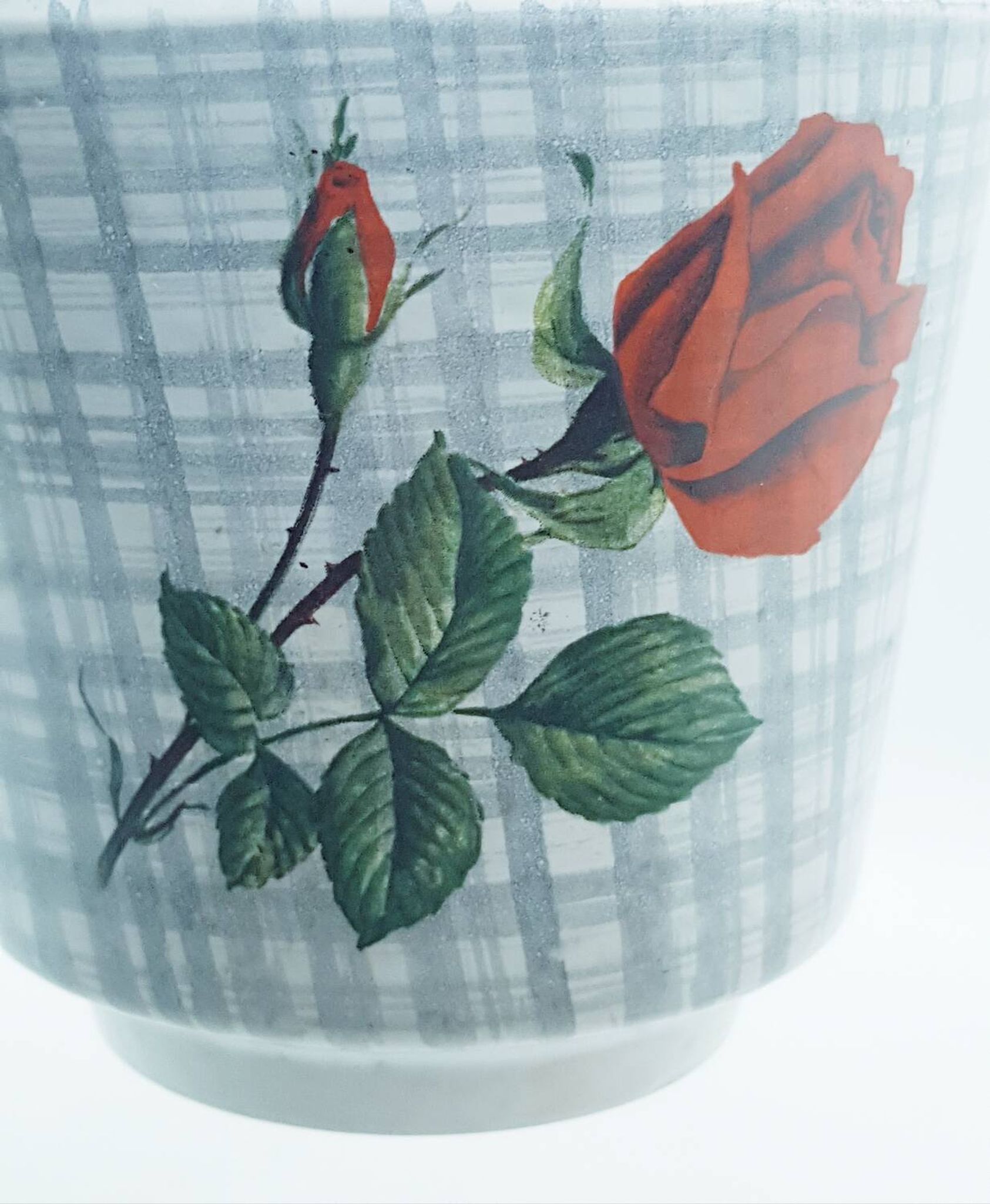 Vase rose en céramique hollandaise