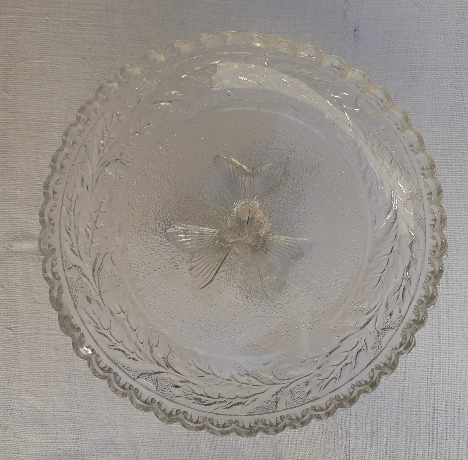 Paire de coupes en verre décor dauphins