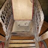 Poussette ancienne de poupée /osier et bois