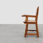 Chaise latérale ibérique en chêne sculpté rustique, Espagne vers 1900