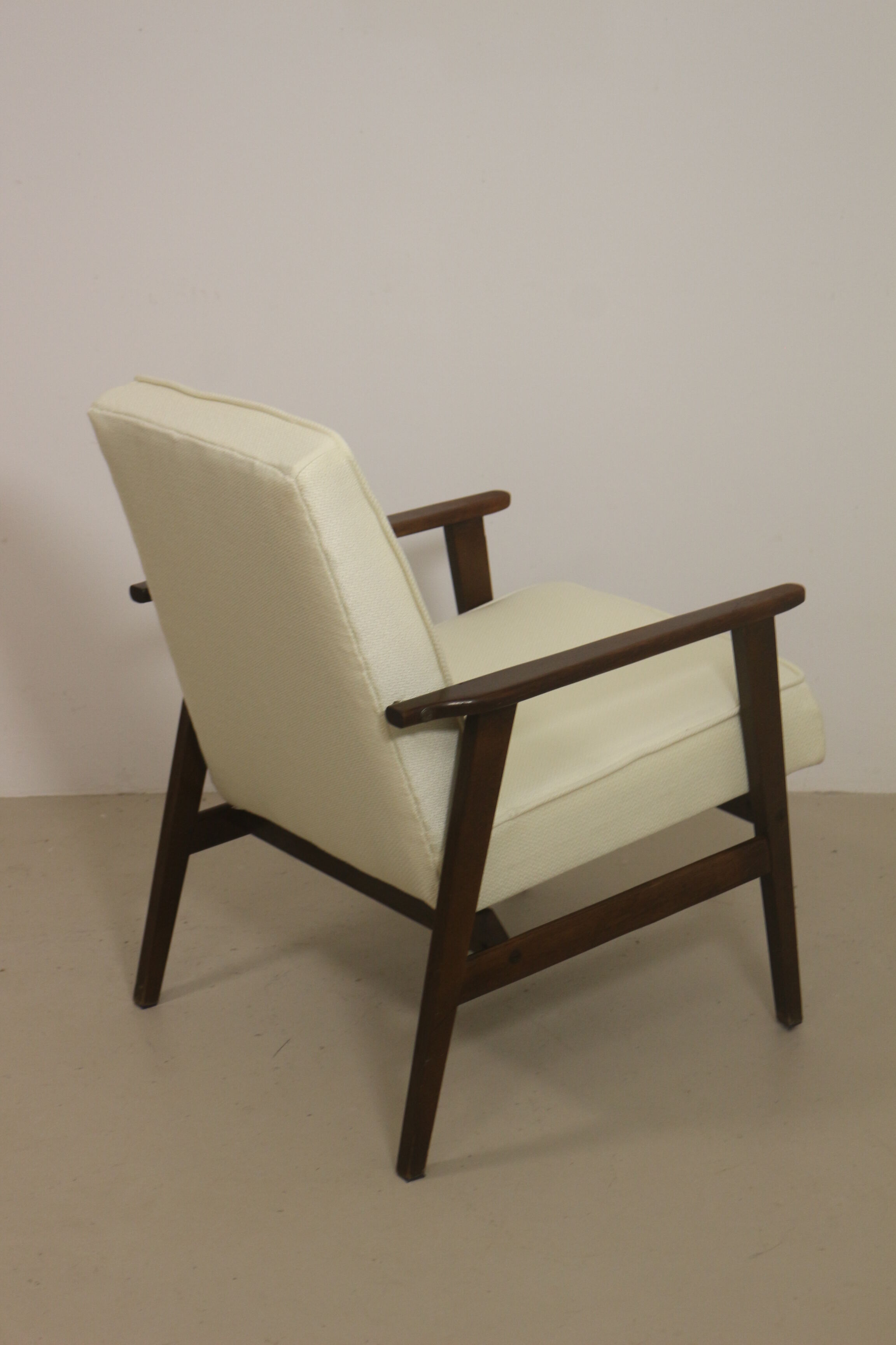 Fauteuil Henryk Lis 300-190 année 70. Réf Sophia.