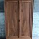 Armoire en noyer brut