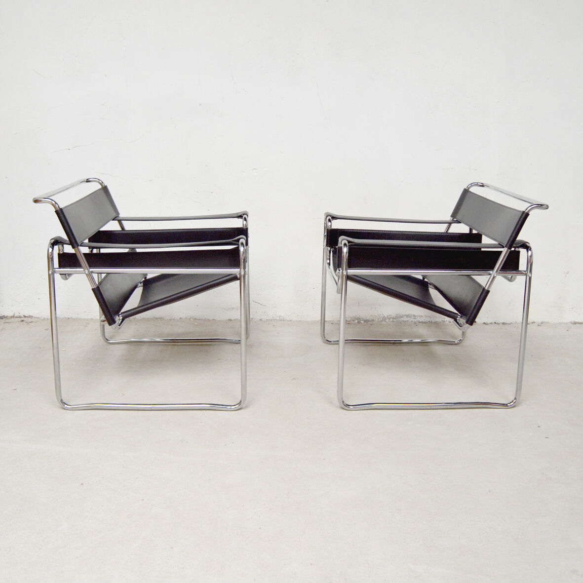 Paire de fauteuils Wassily noir, Italie 1980