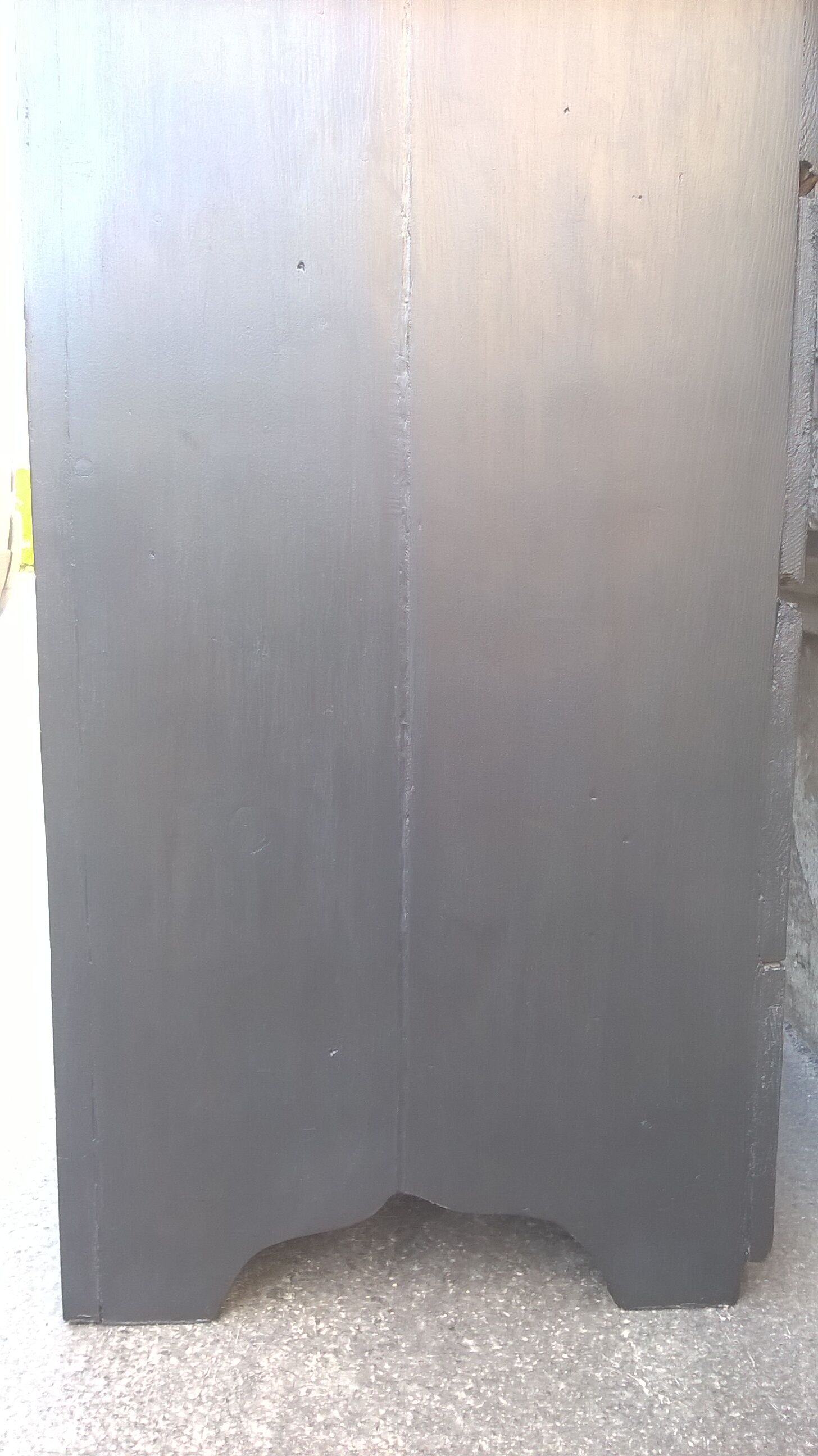 Cabinet patina black and green