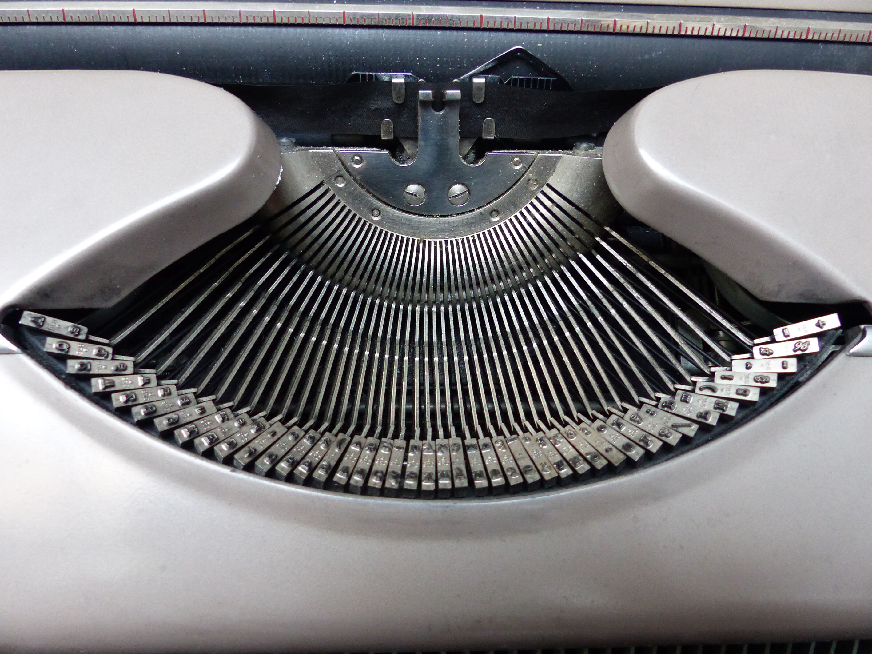 Gossen Tippa portable typewriter
