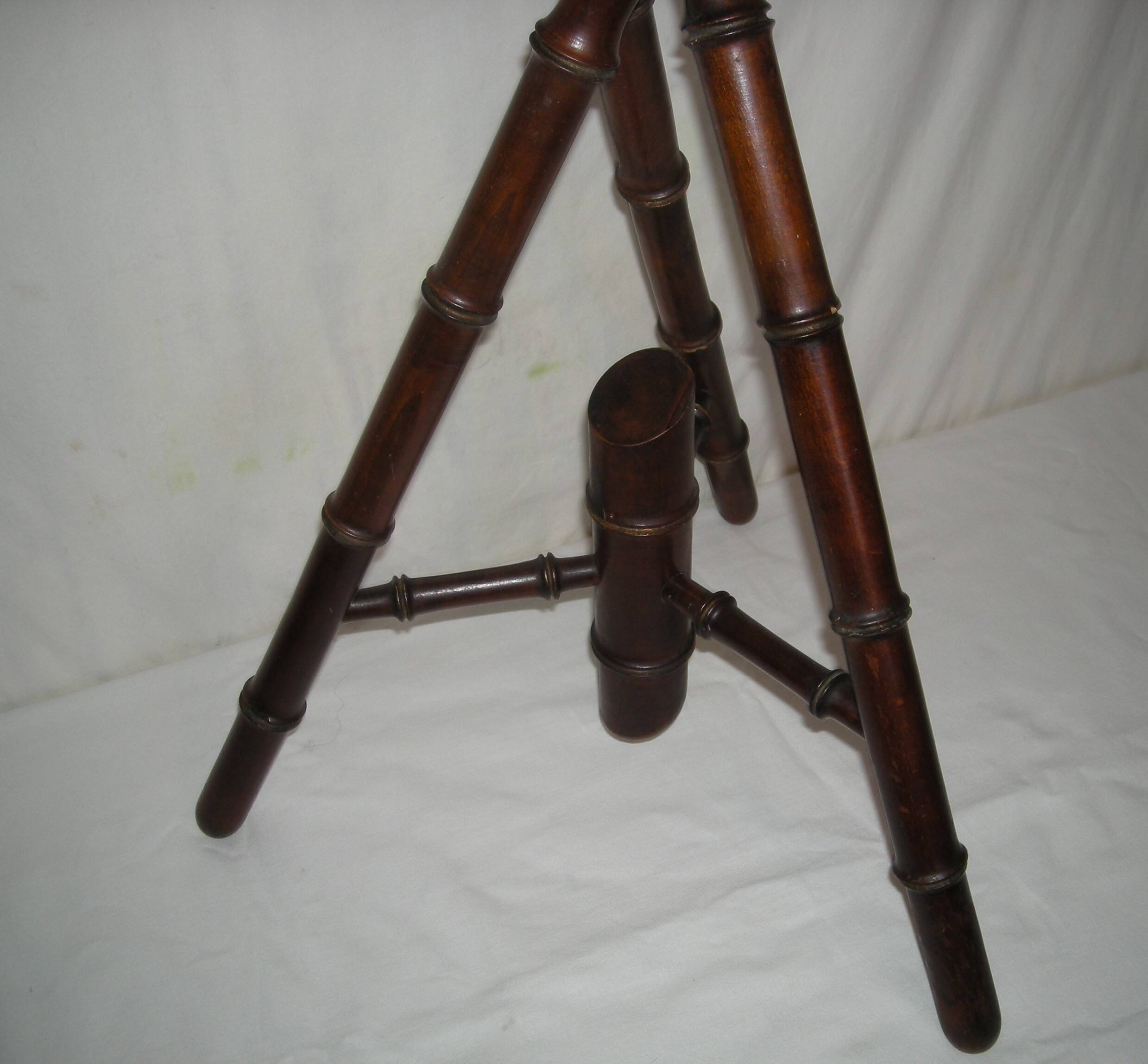 Napoleon III period tripod selette