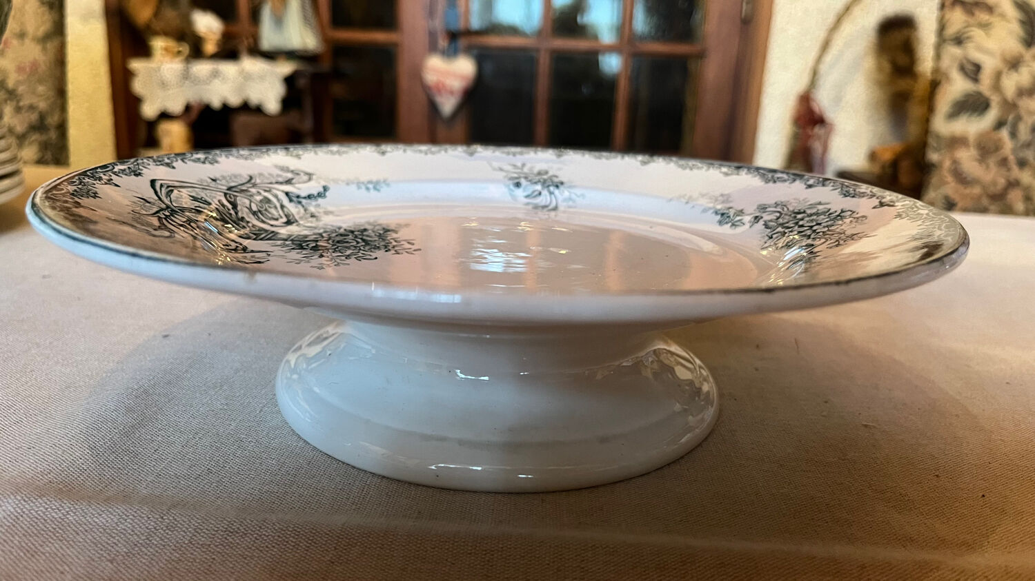 Iron earth stand cup