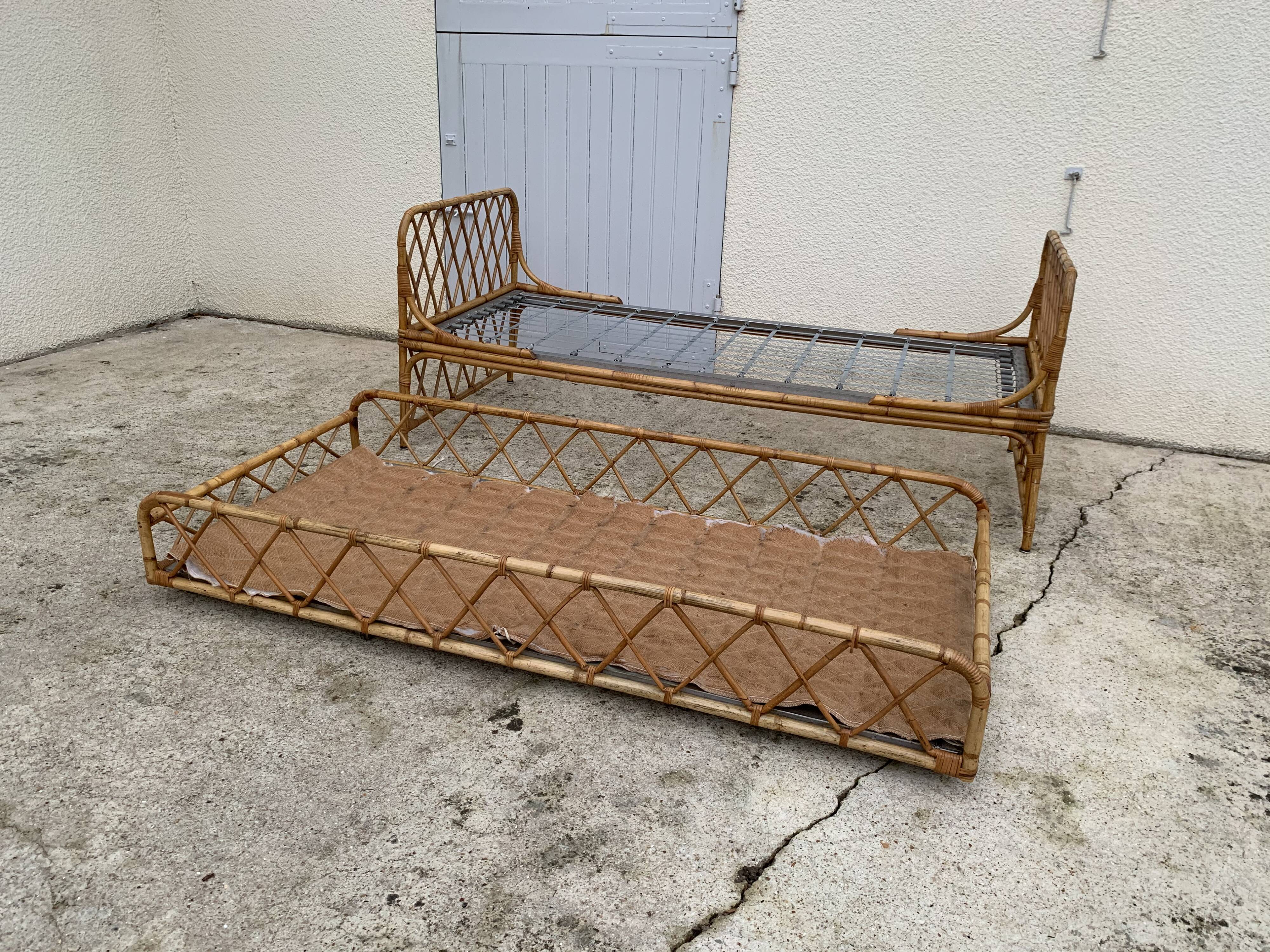 Rattan leg bed 1960
