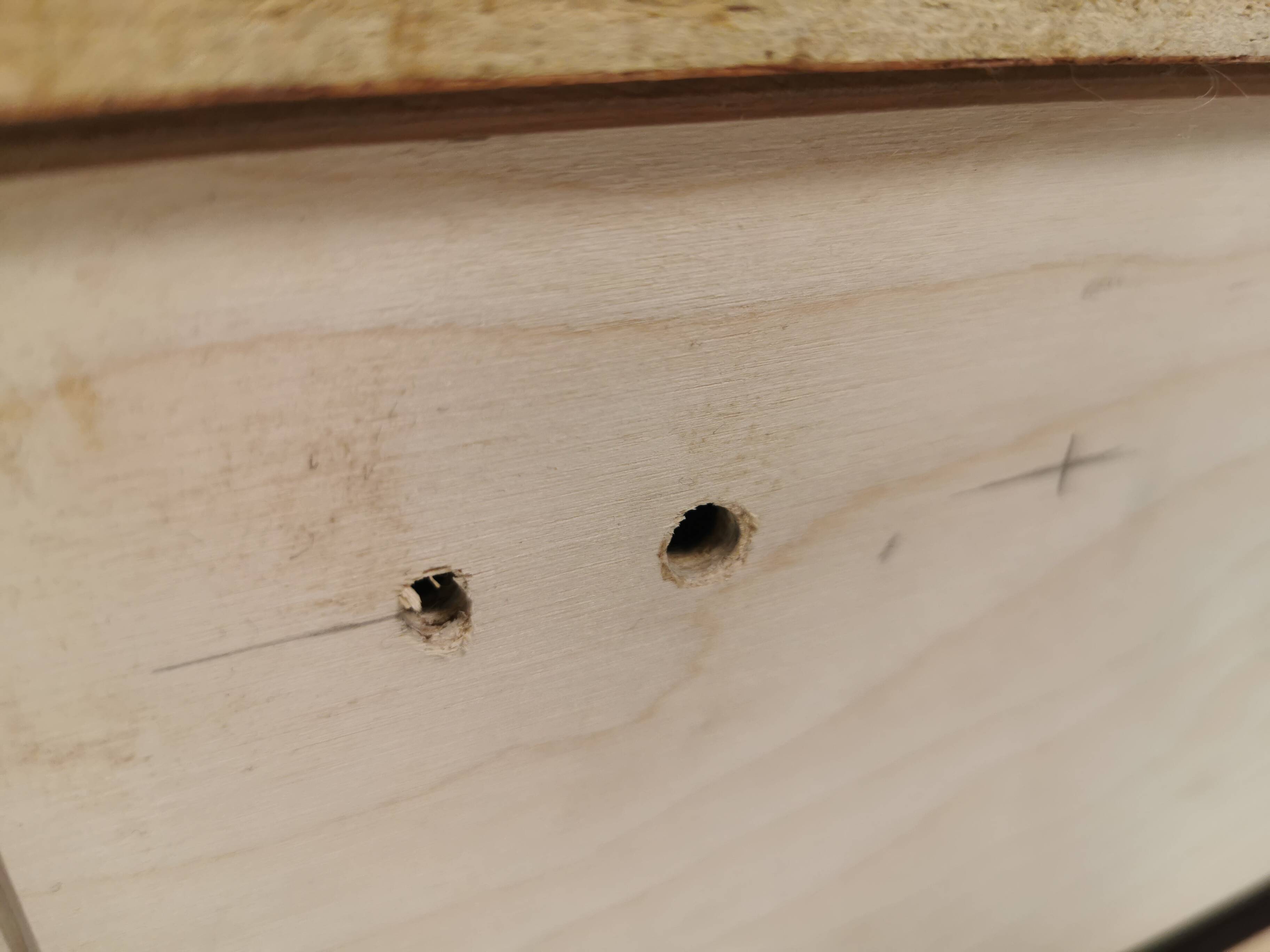 Tables de chevet murales en palissandre. Danoises et des années 1960-70.