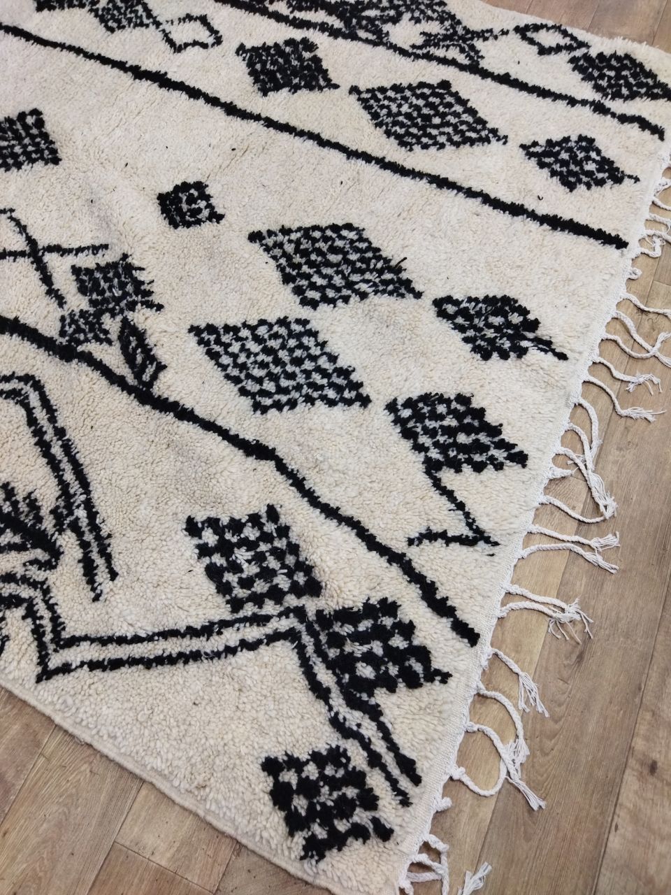 Handmade moroccan berber carpet 305 x 195 cm