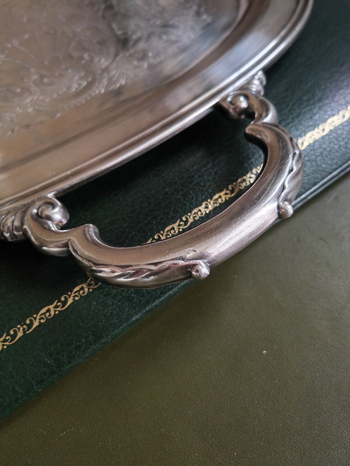 Georgian Court silver metal top