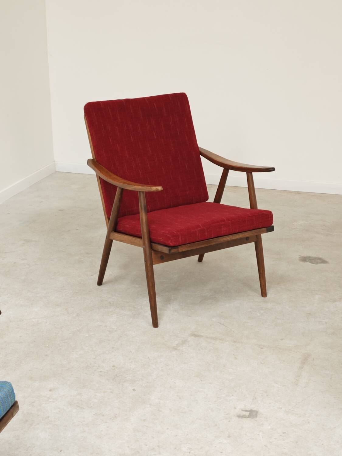 Pair of burgundy boomerang armchairs Antonin Suman Ton Bystrice (Thonet)