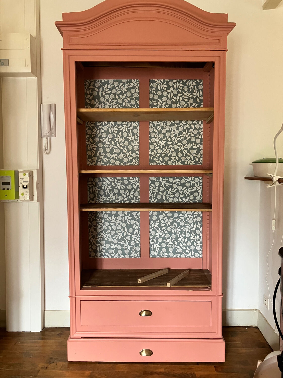 Children's wardrobe bonnet