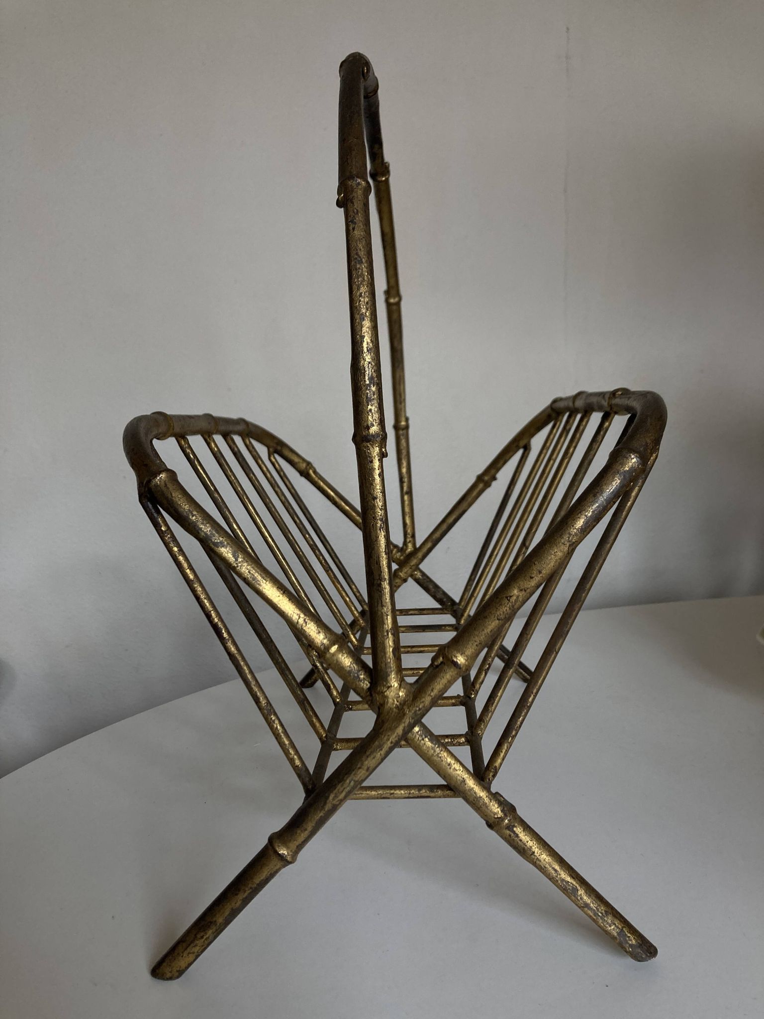 1960 magazine rack faux bamboo in beaten gold iron Italian craftsmanship