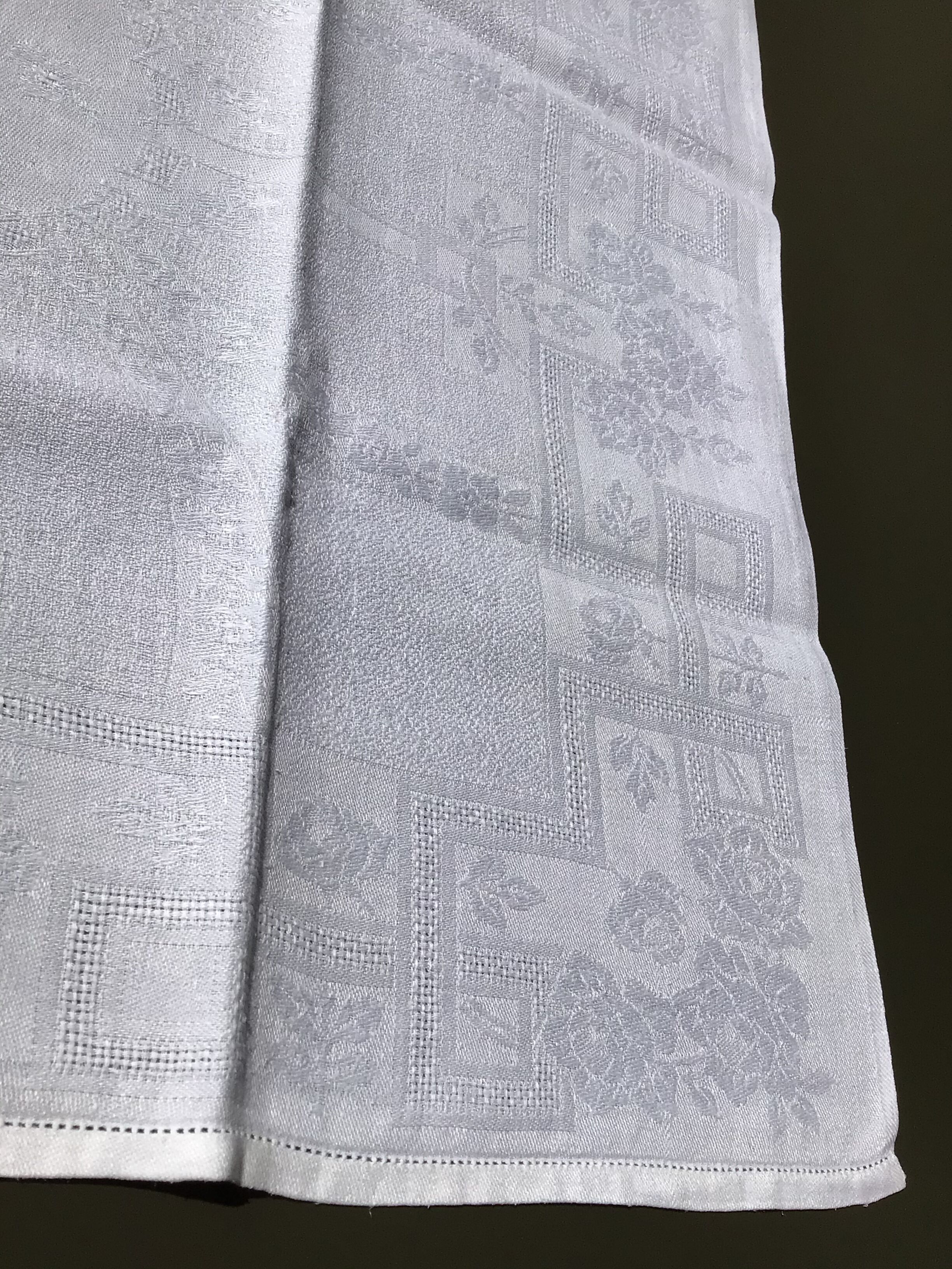 BR embroidered rectangle tablecloth with 12 matching towels.