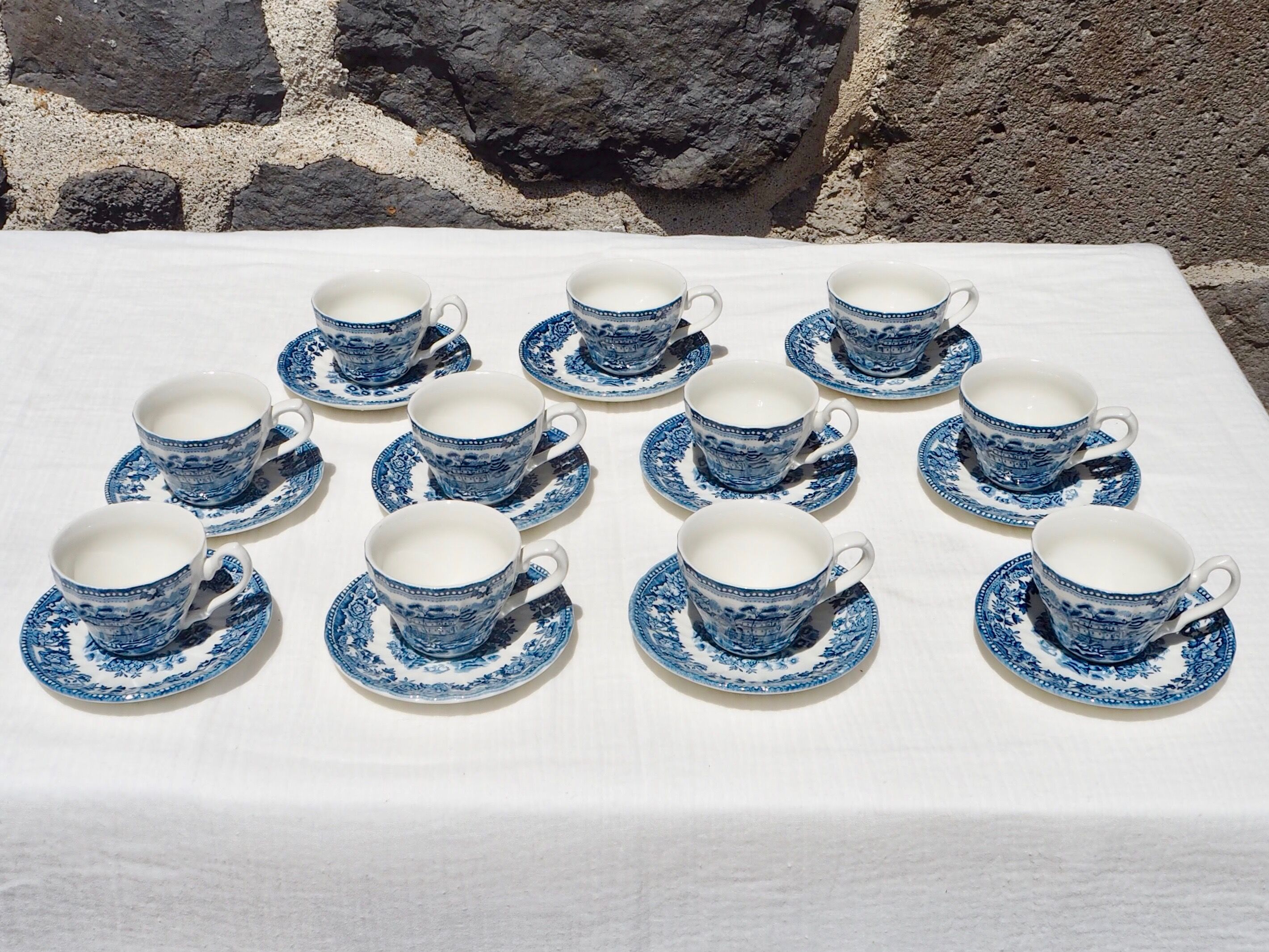 Set of 11 Churchill coffee cups with blue English patterns