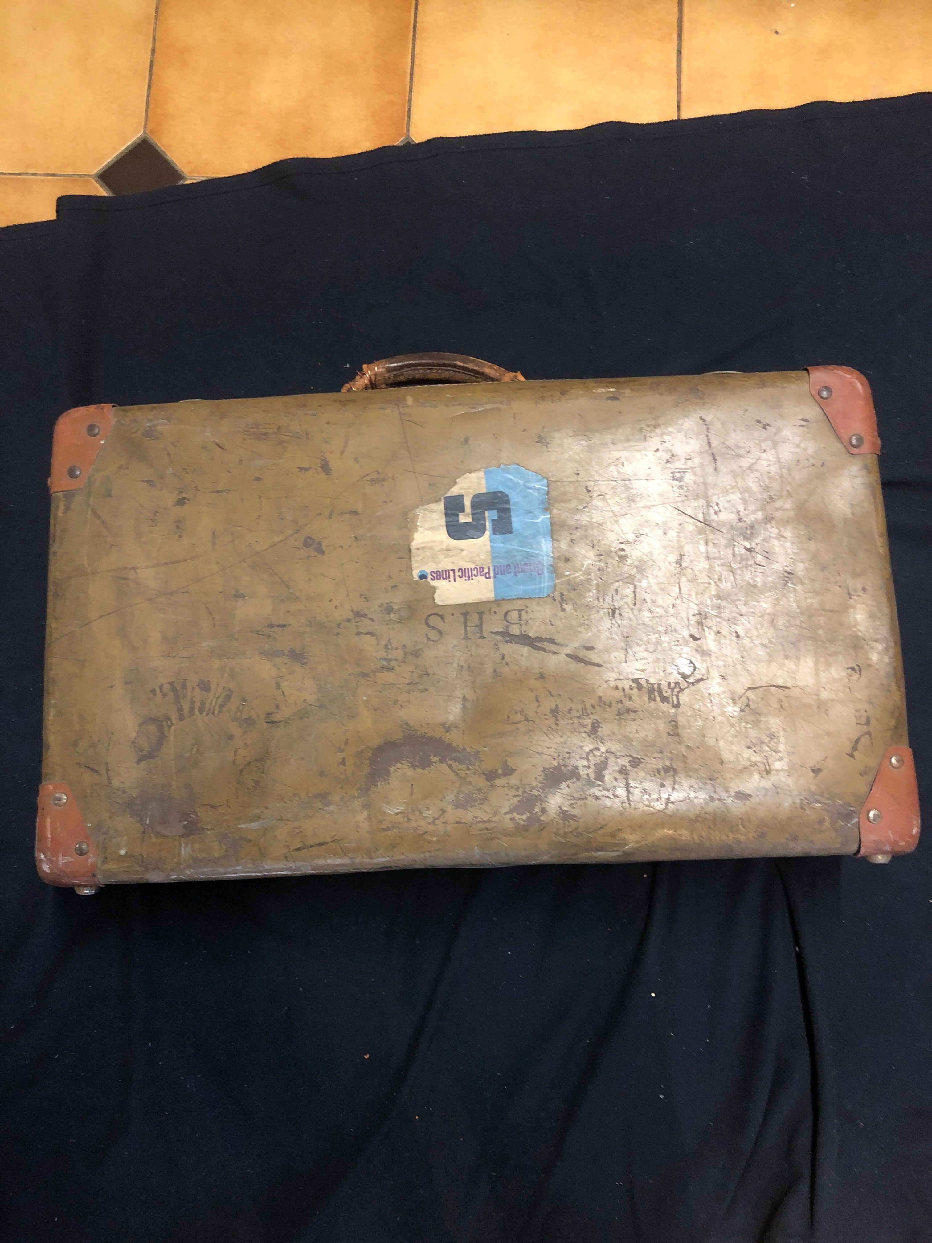 Suitcase the world bordeaux