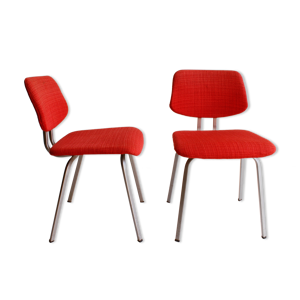 2 chaises rouges par - ahrend