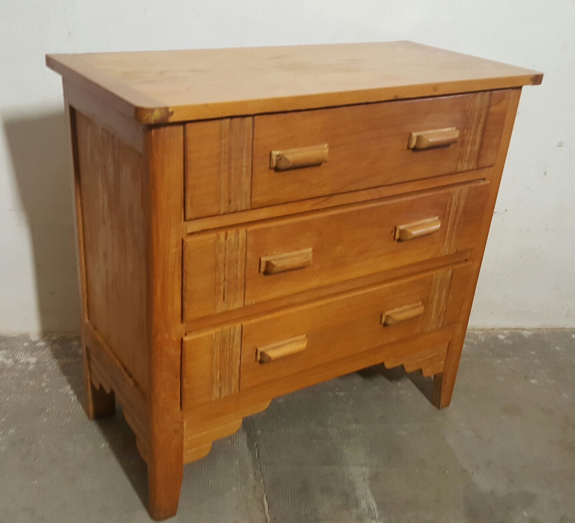 Art deco dresser