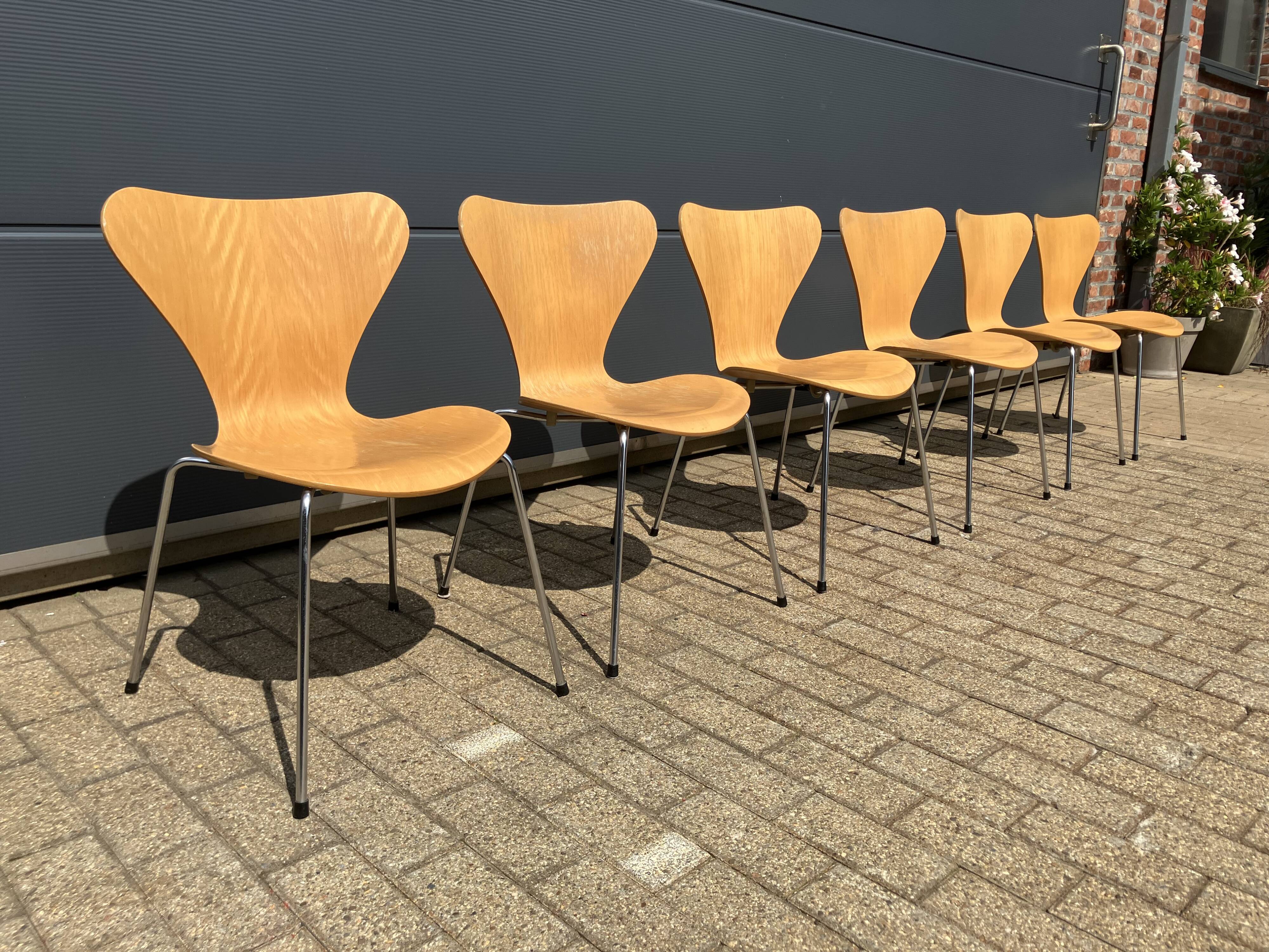 Fritz Hansen series 7 Vlinderstoelen naturel hout 1988