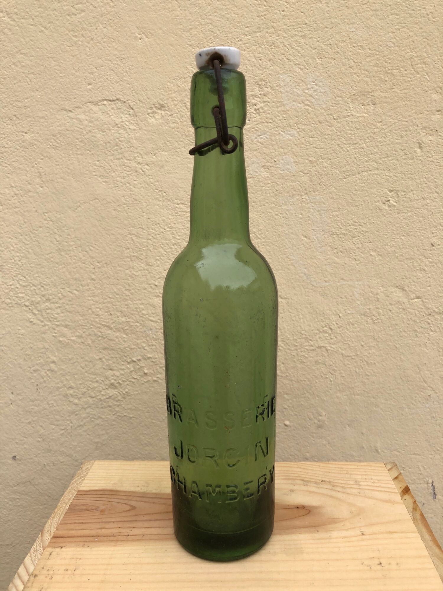 Lot 4 bottles old beers and lemonades blown glass and bistro porcelain