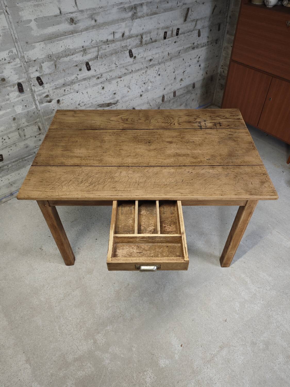 Farmhouse table for 6 people