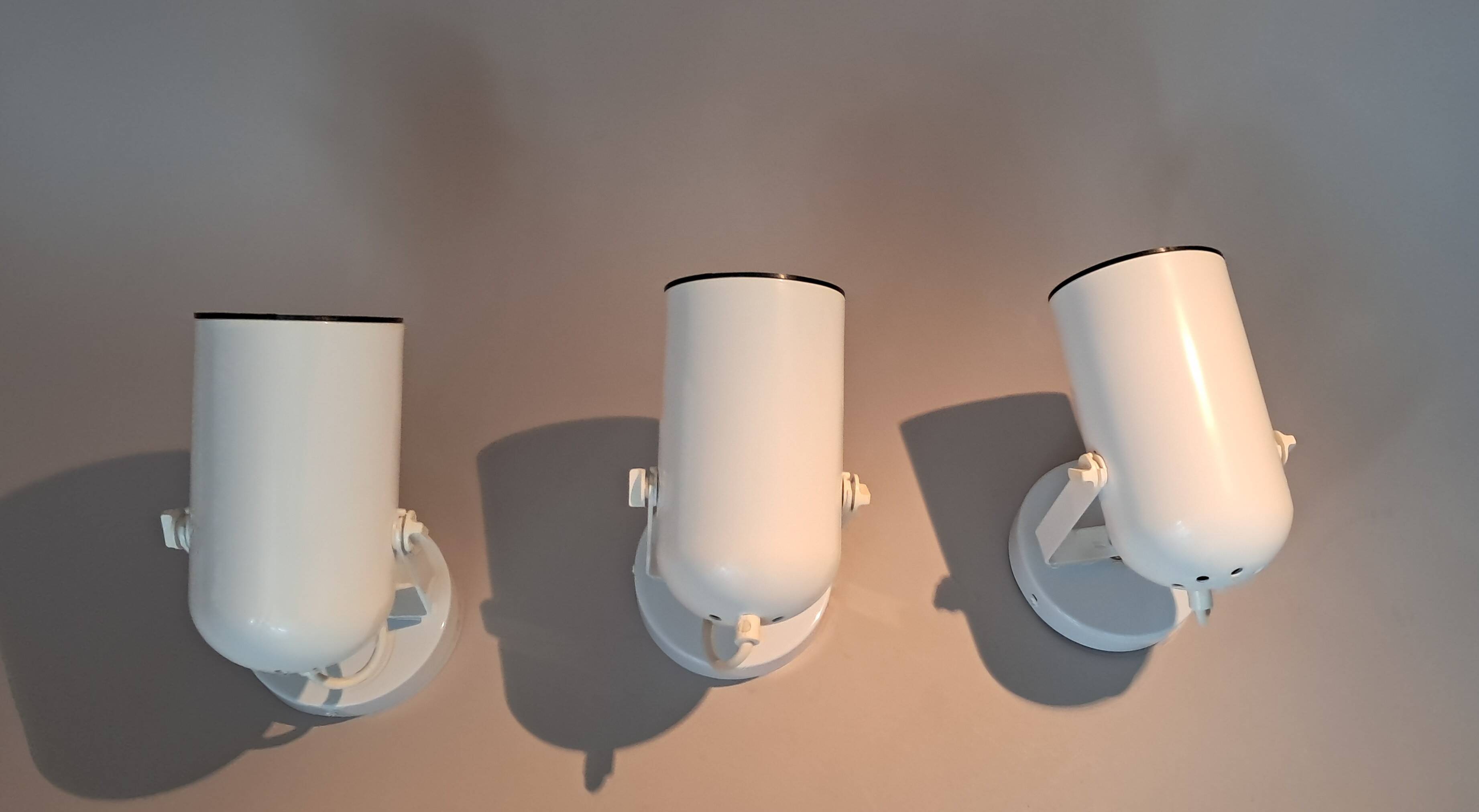 3 white lacquered metal wall lights from the 1970s.