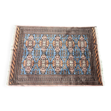 Oriental rug, size 243 x 168 cm, signed and numbered.