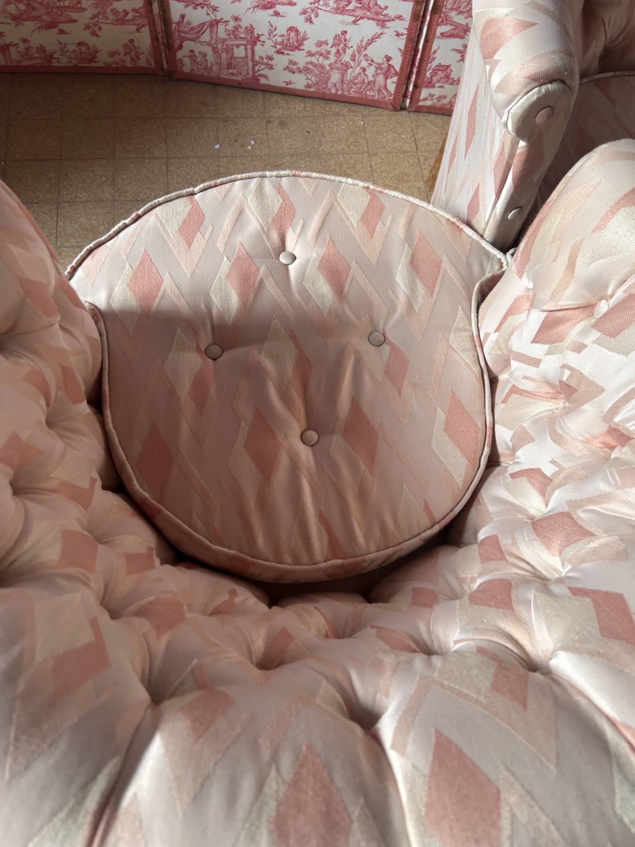Pair of Hollywood Regency style cabriolet armchairs in satin pink, 1970s.